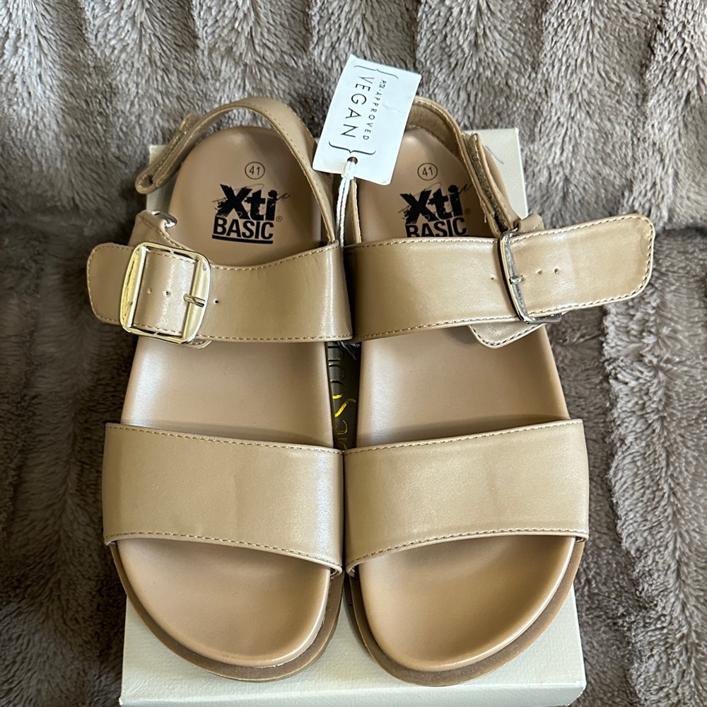 Xti Basic Women's Tan Sandals